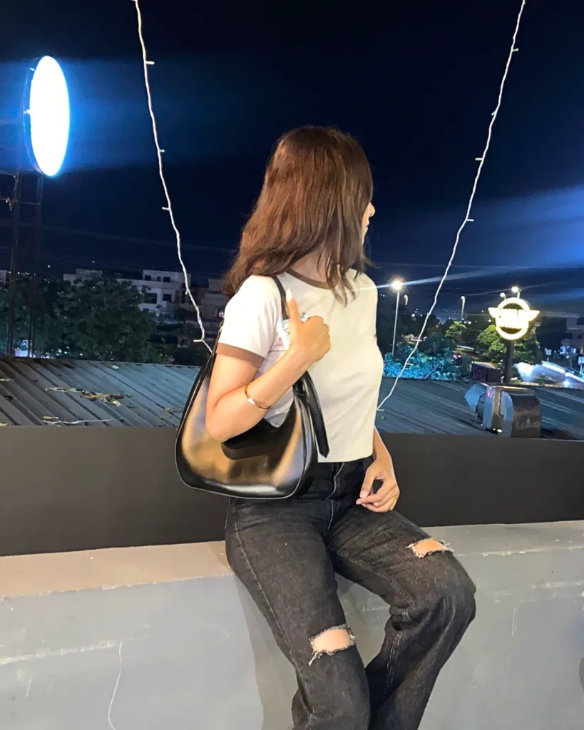 reena-ali-stylish-handbags-pakistan, reenaali-tote-bags-online-pakistan, premium-leather-handbags-reena-ali, trendy-crossbody-bags-reenaali-com, new-arrival-ladies-bags-pakistan, reenaali.com (4).webp