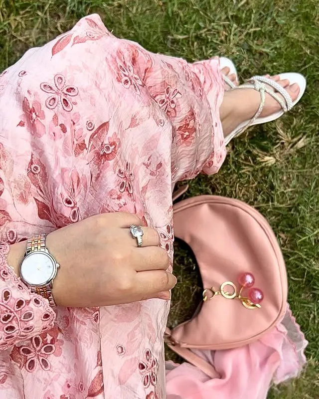 reena-ali-stylish-handbags-pakistan, reenaali-tote-bags-online-pakistan, premium-leather-handbags-reena-ali, trendy-crossbody-bags-reenaali-com, new-arrival-ladies-bags-pakistan, reenaali.com.jpg (1 (4).webp