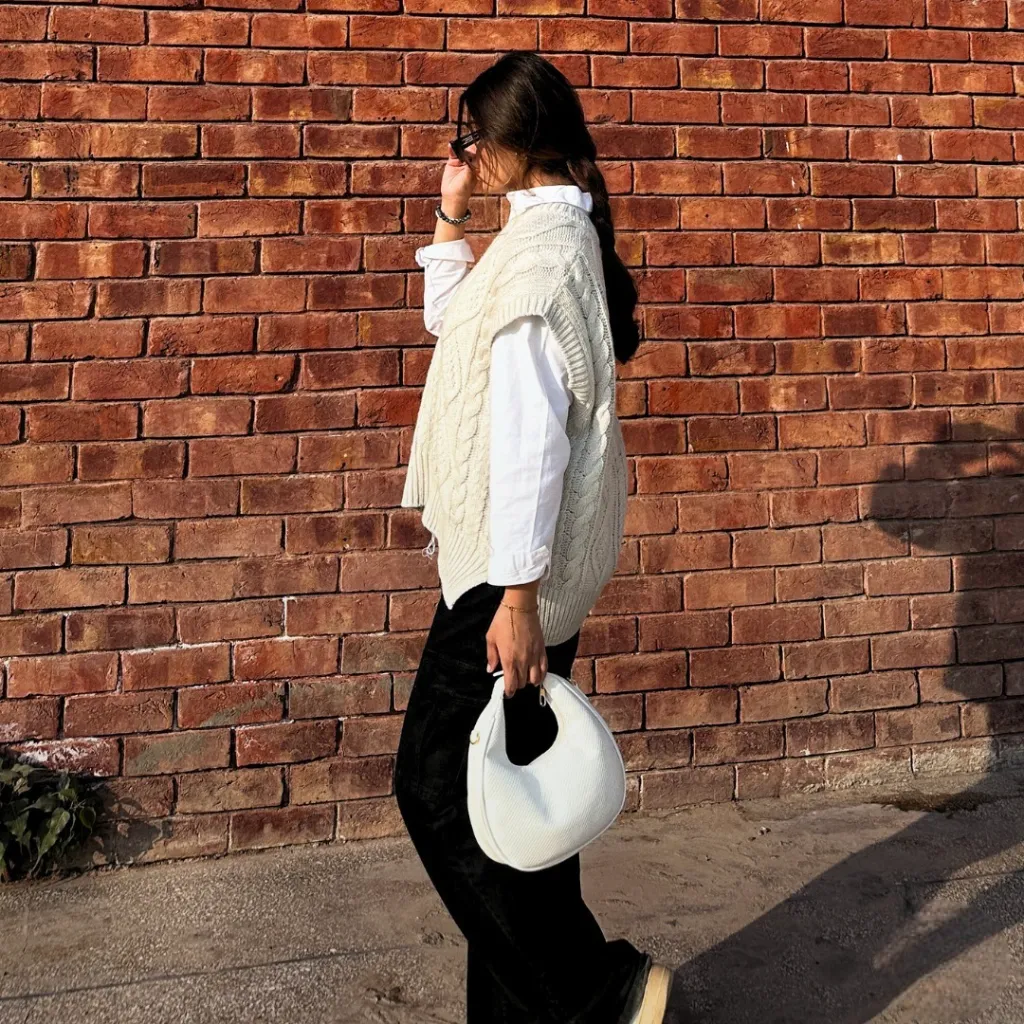 reena-ali-stylish-handbags-pakistan, reenaali-tote-bags-online-pakistan, premium-leather-handbags-reena-ali, trendy-crossbody-bags-reenaali-com, new-arrival-ladies-bags-pakistan, reenaali.com (20).webp