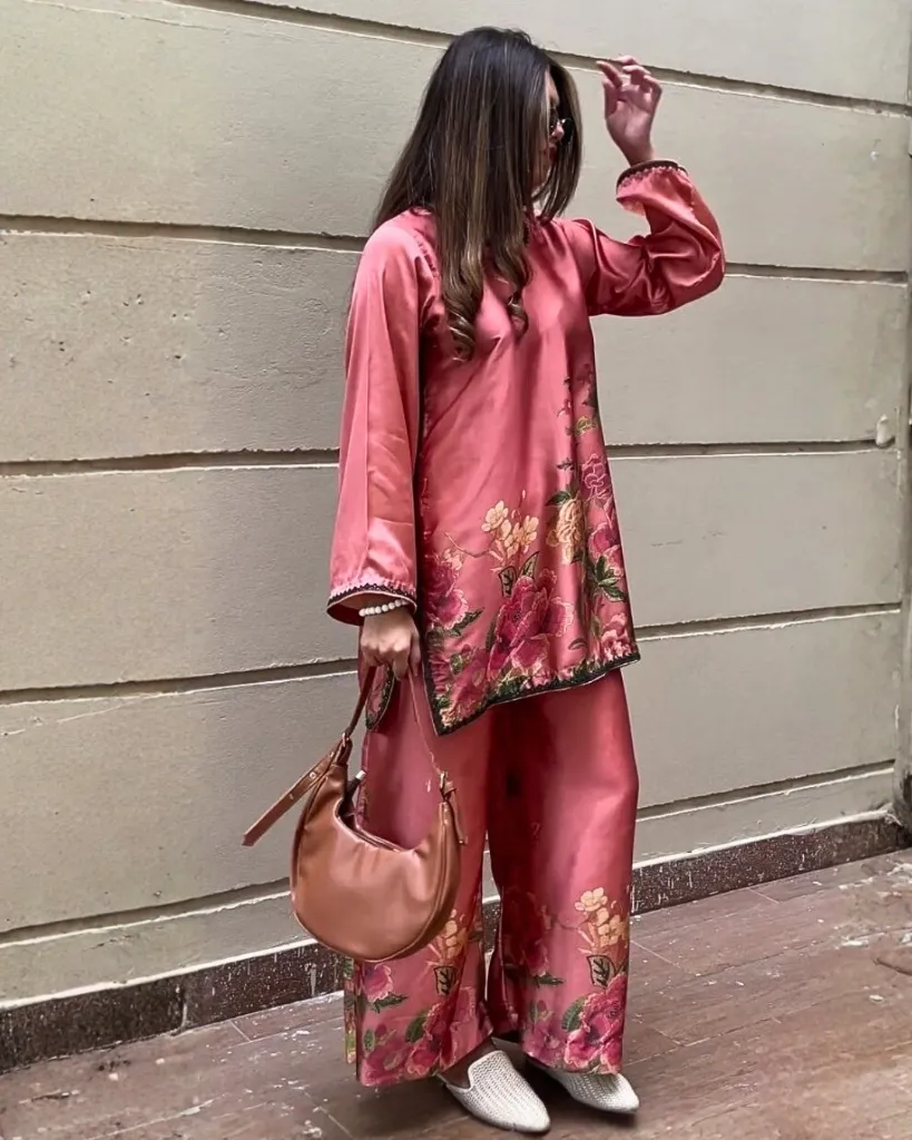 reena-ali-stylish-handbags-pakistan, reenaali-tote-bags-online-pakistan, premium-leather-handbags-reena-ali, trendy-crossbody-bags-reenaali-com, new-arrival-ladies-bags-pakistan, reenaali.com.jpg ( (14).webp