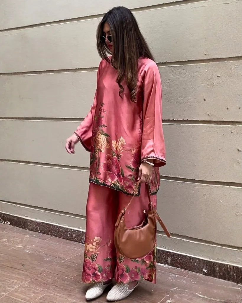 reena-ali-stylish-handbags-pakistan, reenaali-tote-bags-online-pakistan, premium-leather-handbags-reena-ali, trendy-crossbody-bags-reenaali-com, new-arrival-ladies-bags-pakistan, reenaali.com.jpg ( (15).webp