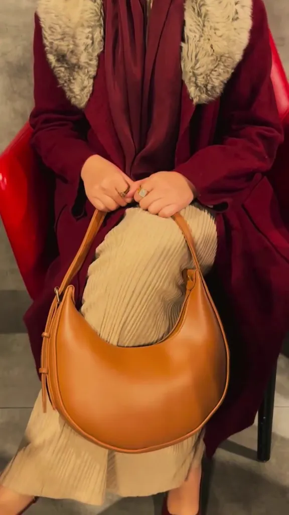 reena-ali-stylish-handbags-pakistan, reenaali-tote-bags-online-pakistan, premium-leather-handbags-reena-ali, trendy-crossbody-bags-reenaali-com, new-arrival-ladies-bags-pakistan, reenaali.com.jpg ( (10).webp