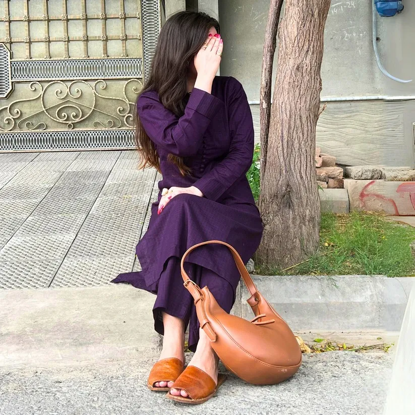 reena-ali-stylish-handbags-pakistan, reenaali-tote-bags-online-pakistan, premium-leather-handbags-reena-ali, trendy-crossbody-bags-reenaali-com, new-arrival-ladies-bags-pakistan, reenaali.com.jpg ( (13).webp