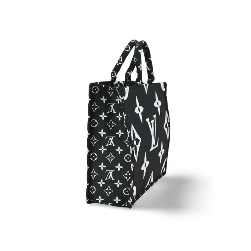 c58 White starts ,  Reenaali, Reena, Reena Ali, iamreenaali, Reena bags, Reenaali bags, Reenahandbags,Reenaalibag,Reenatotebags,Reenaalitorebags,Reenanewbags,handbags,tot (1).webp