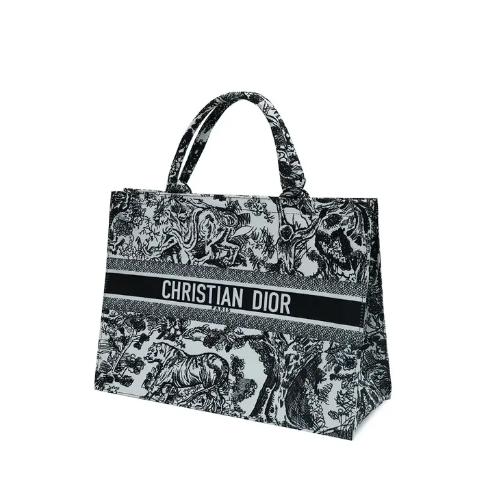 x126 DiorER ,  Reenaali, Reena, Reena Ali, iamreenaali, Reena bags, Reenaali bags, Reenahandbags,Reenaalibag,Reenatotebags,Reenaalitorebags,Reenanewbags,handbags,totebags,onlinehandbags,reenaali.com (1).webp