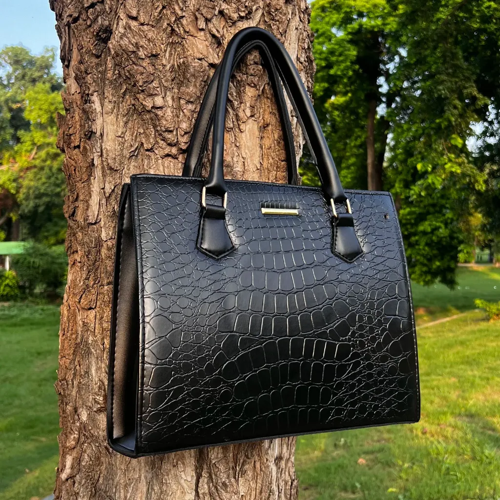 P50 chrocodiel ,  Reenaali, Reena, Reena Ali, iamreenaali, Reena bags, Reenaali bags, Reenahandbags,Reenaalibag,Reenatotebags,Reenaalitorebags,Reenaali.com (32).webp