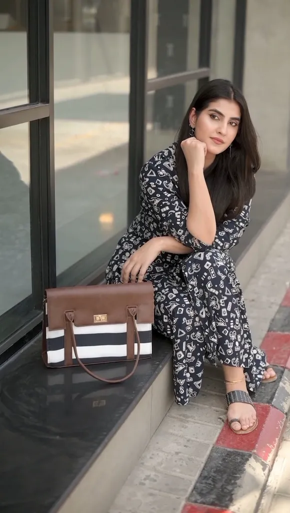 x122 TAVIX ,  Reenaali, Reena, Reena Ali, iamreenaali, Reena bags, Reenaali bags, Reenahandbags,Reenaalibag,Reenatotebags,Reenaalitorebags,Reenanewbags,handbags,totebags,onlinehandbags, (26).webp