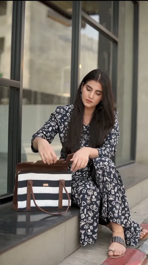 x122 TAVIX ,  Reenaali, Reena, Reena Ali, iamreenaali, Reena bags, Reenaali bags, Reenahandbags,Reenaalibag,Reenatotebags,Reenaalitorebags,Reenanewbags,handbags,totebags,onlinehandbags, (27).webp