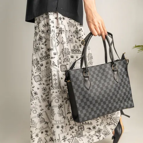 P22 Virelle ,  Reenaali, Reena, Reena Ali, iamreenaali, Reena bags, Reenaali bags, Reenahandbags,Reenaalibag,Reenatotebags,Reenaalitorebags,Reenanewbags,handbags,totebags,onlinehandbags,reenaali.com (3).webp