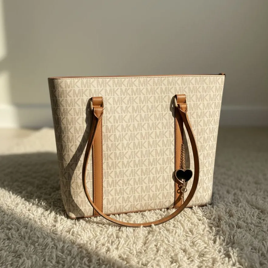 P27 Veea ,  Reenaali, Reena, Reena Ali, iamreenaali, Reena bags, Reenaali bags, Reenahandbags,Reenaalibag,Reenatotebags,Reenaalitorebags,Reenanewbags,handbags,totebags,onlinehandbags, reenaali.com (1).webp