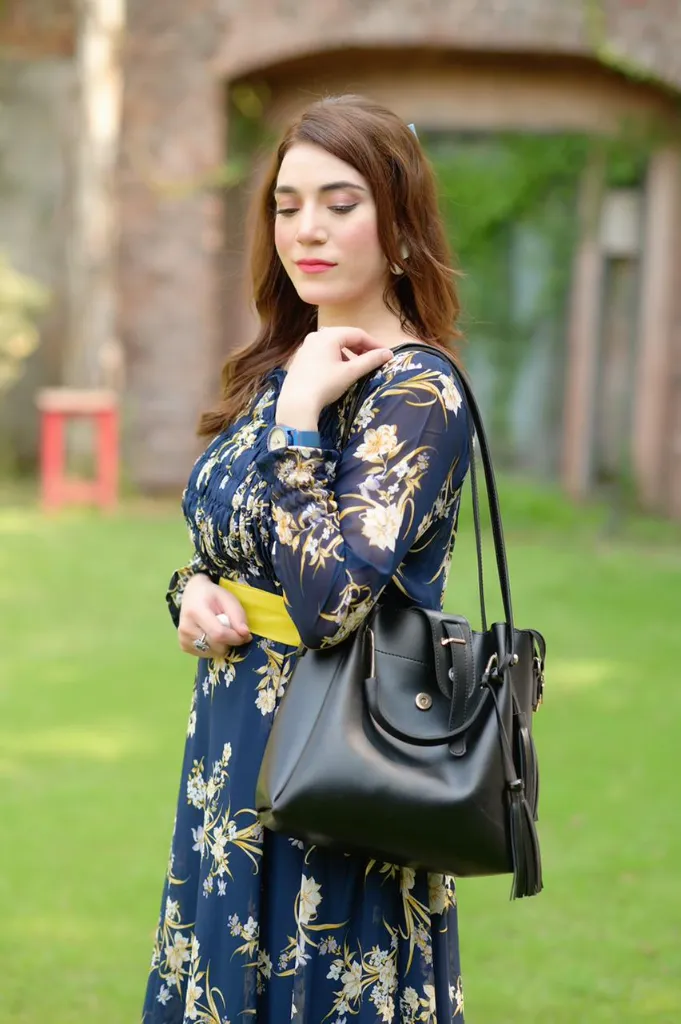 X100 LOVIA ,  Reenaali, Reena, Reena Ali, iamreenaali, Reena bags, Reenaali bags, Reenahandbags,Reenaalibag,Reenatotebags,Reenaalitorebags,Reenanewbags,handbags,totebags,onlinehandbag ,ree (44).webp
