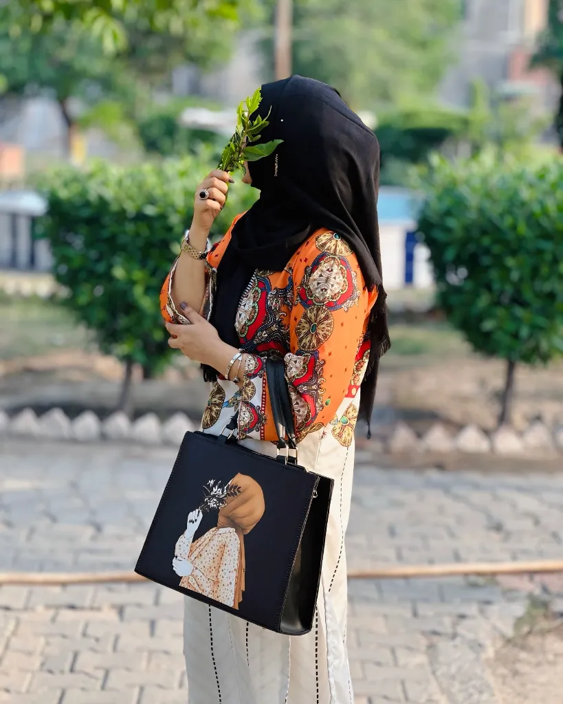 S38 Hijab Tote ,  Reenaali, Reena, Reena Ali, iamreenaali, Reena bags, Reenaali bags, Reenahandbags,Reenaalibag,Reenatotebags,Reenaalitorebags,Reenanewbags,handbags,totebags,onl (1 (4).webp