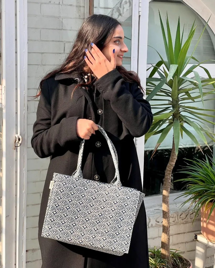 E6 Art Fold,      Reena ali , Reena, Reena ali bags, Reena ali pakistan, Reenaali,Reenaalibags,reenabag,reenabags,reenatotebag,reenaalitorebags,reenali (21).webp