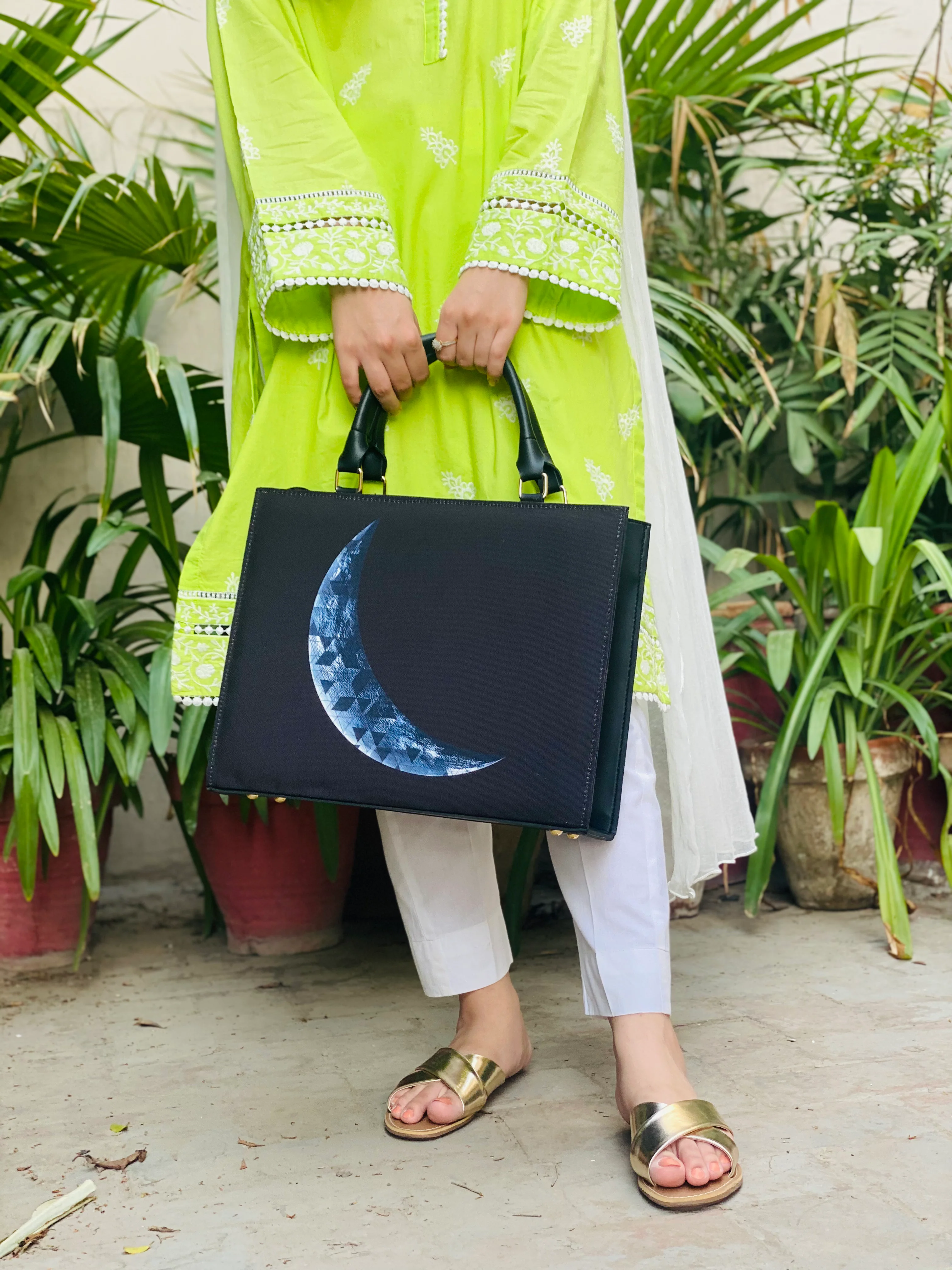 P15 Dark moon, Reena ali , Reena, Reena ali bags, Reena ali pakistan, Reenaali,Reenaalibags,reenabag,reenabags,reenatotebag,reenaalitorebags,reenali (15).jpg