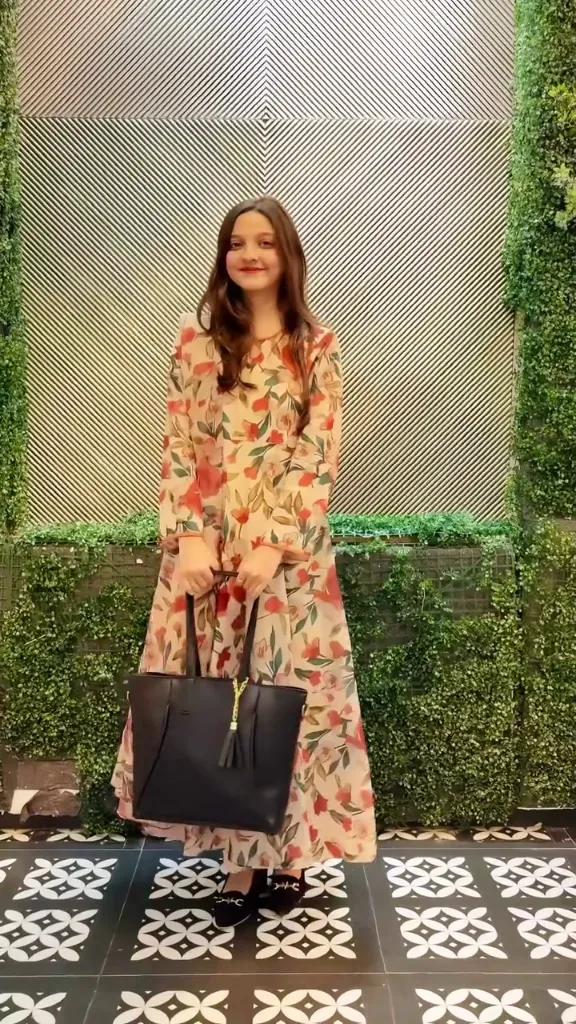 P40 Fexa , Reenaali, Reena, Reena Ali, iamreenaali, Reena bags, Reenaali bags, Reenahandbags,Reenaalibag,Reenatotebags,Reenaalitorebags,Reenanewbags,handbags,totebags,onlinehandbags (1).webp