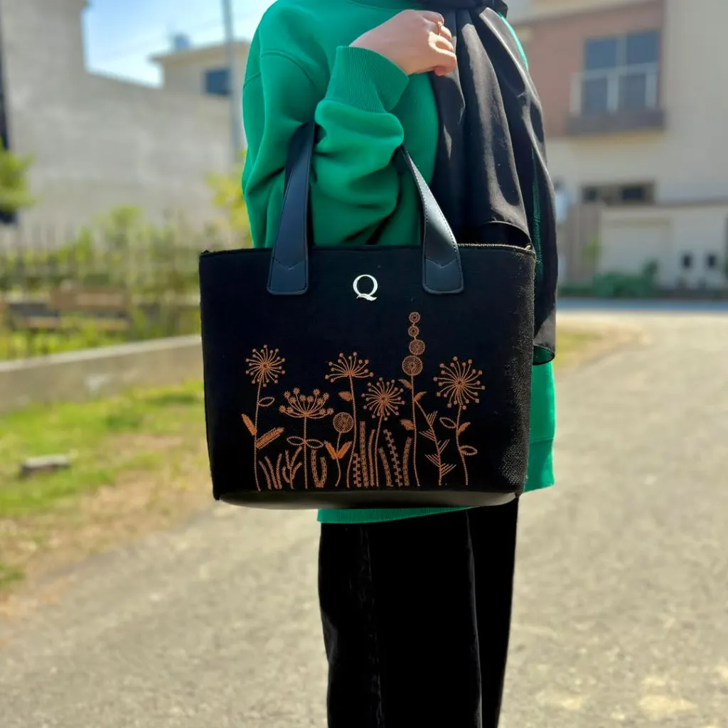 P52 Classic embroidary ,  Reenaali, Reena, Reena Ali, iamreenaali, Reena bags, Reenaali bags, Reenahandbags,Reenaalibag,Reenatotebags,Reenaalitorebags,Re (1 (5).webp