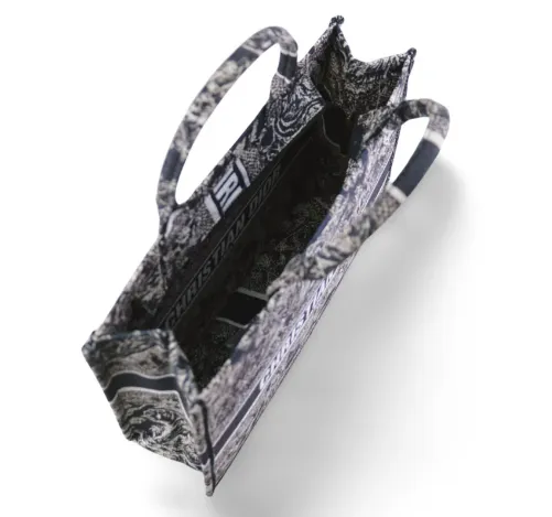 C59 the dset ,  Reenaali, Reena, Reena Ali, iamreenaali, Reena bags, Reenaali bags, Reenahandbags,Reenaalibag,Reenatotebags,Reenaalitorebags,Reenanewbags,handbags,totebags,o ( (4).webp