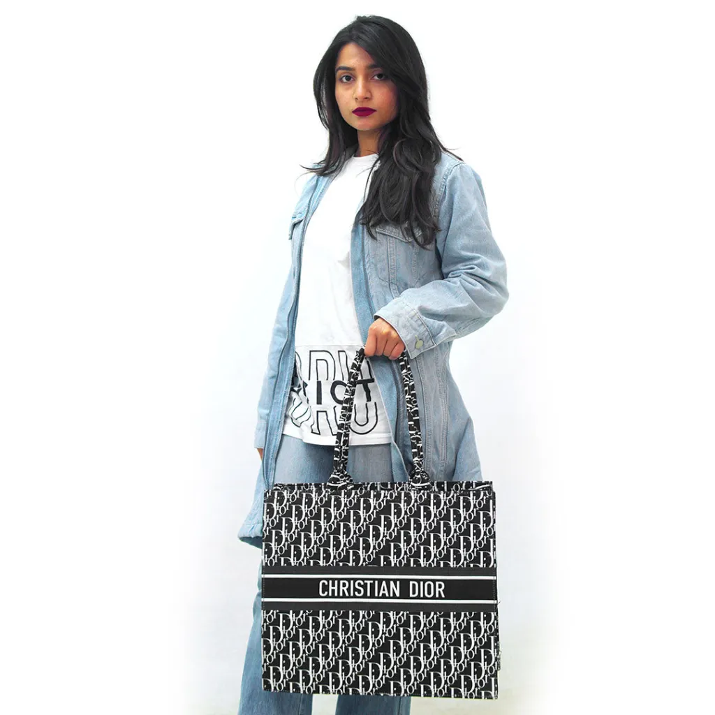 C63 Cdior ,  Reenaali, Reena, Reena Ali, iamreenaali, Reena bags, Reenaali bags, Reenahandbags,Reenaalibag,Reenatotebags,Reenaalitorebags,Reenanewbags,handbags,totebags,onlinehandbags, (5).webp