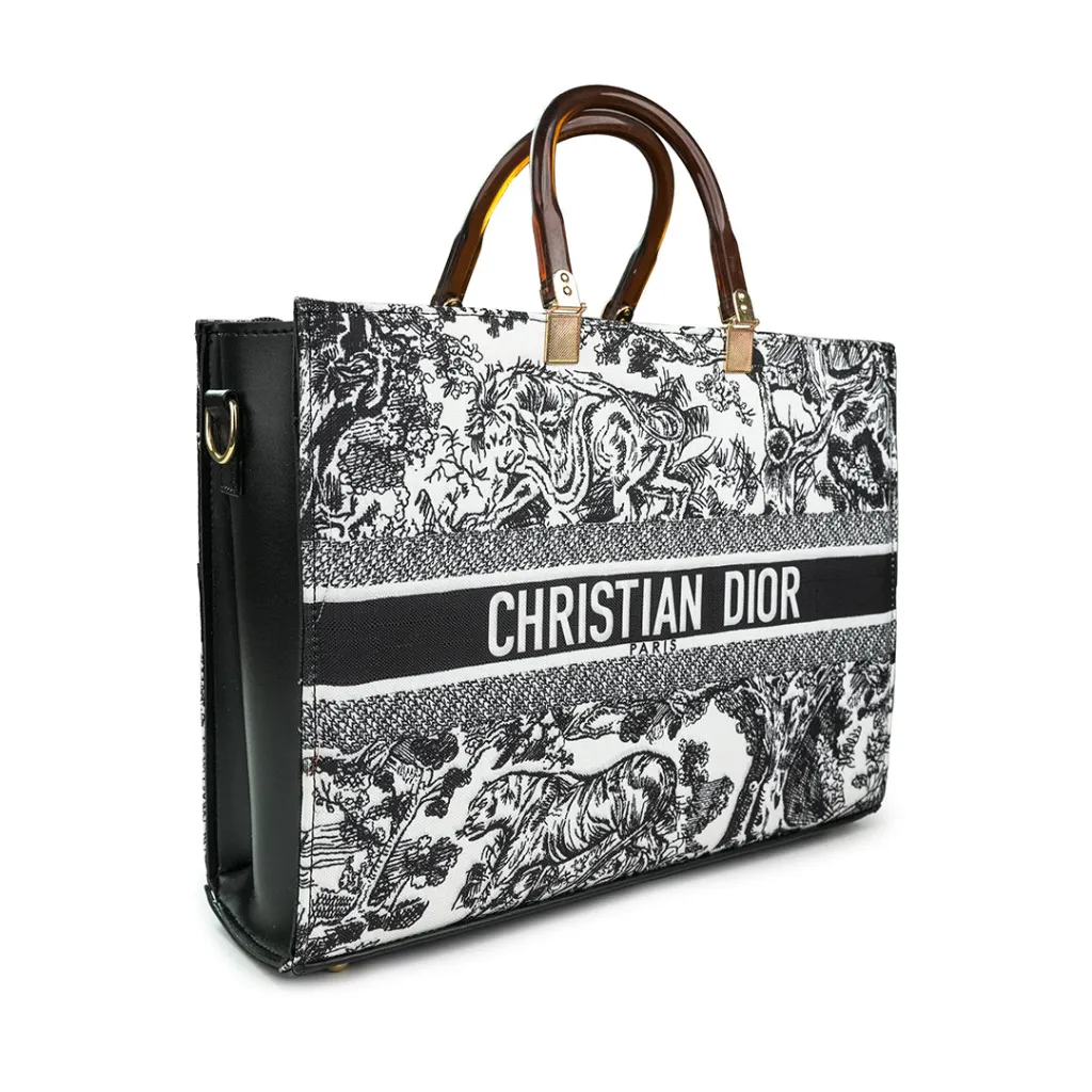 C65 DiorXR  Reenaali, Reena, Reena Ali, iamreenaali, Reena bags, Reenaali bags, Reenahandbags,Reenaalibag,Reenatotebags,Reenaalitorebag,Reenanewbags,handbags,totebags,onlinehandbags,reenaali.com (.webp