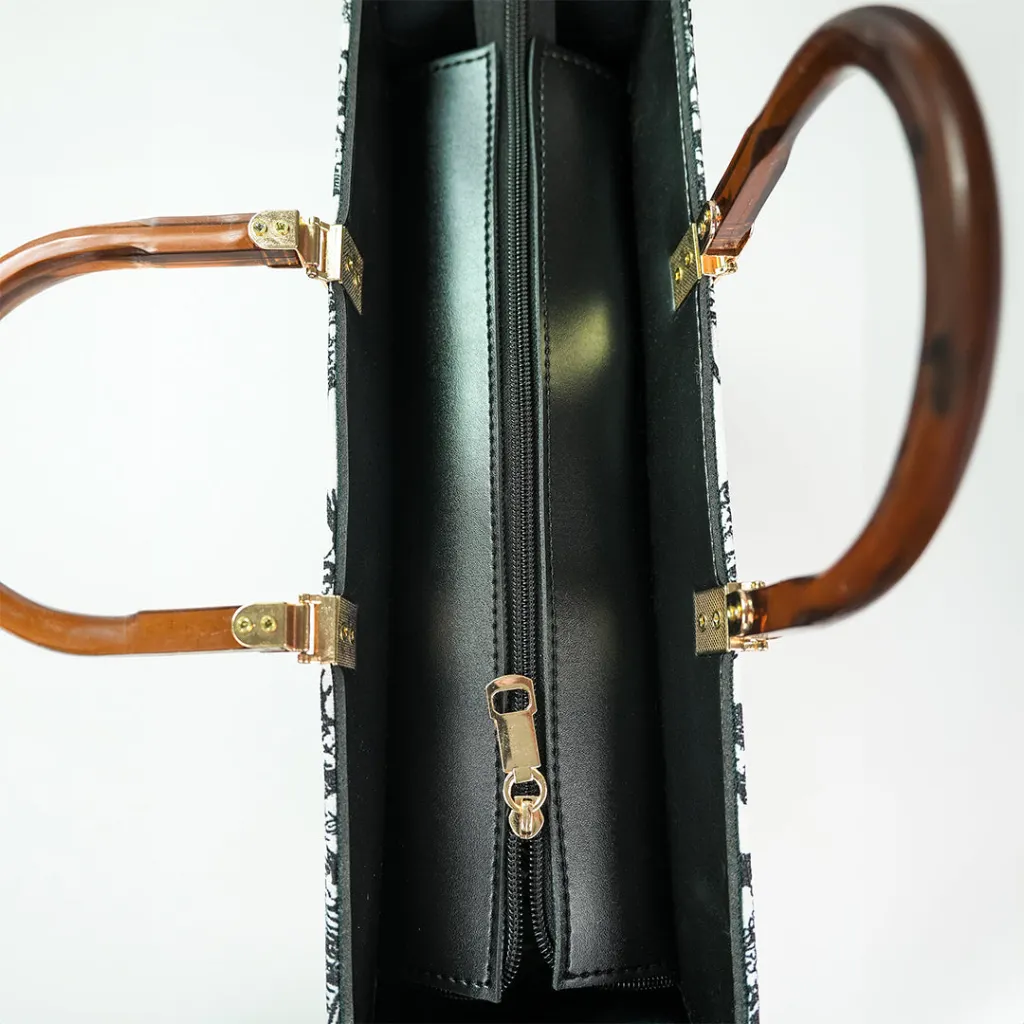 C65 DiorXR  Reenaali, Reena, Reena Ali, iamreenaali, Reena bags, Reenaali bags, Reenahandbags,Reenaalibag,Reenatotebags,Reenaalitorebag,Reenanewbags,handbags,totebags,onlinehandbags,reenaali.com (1).webp