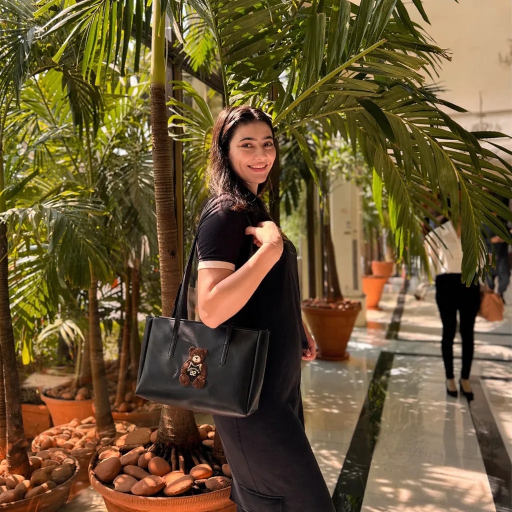 E2 The bear ,Reena ali , Reena, Reena ali bags, Reena ali pakistan, Reenaali,Reenaalibags,reenabag,reenabags,reenatotebag,reenaalitorebags,reenali,reenaali.com ,reena bags (6).webp