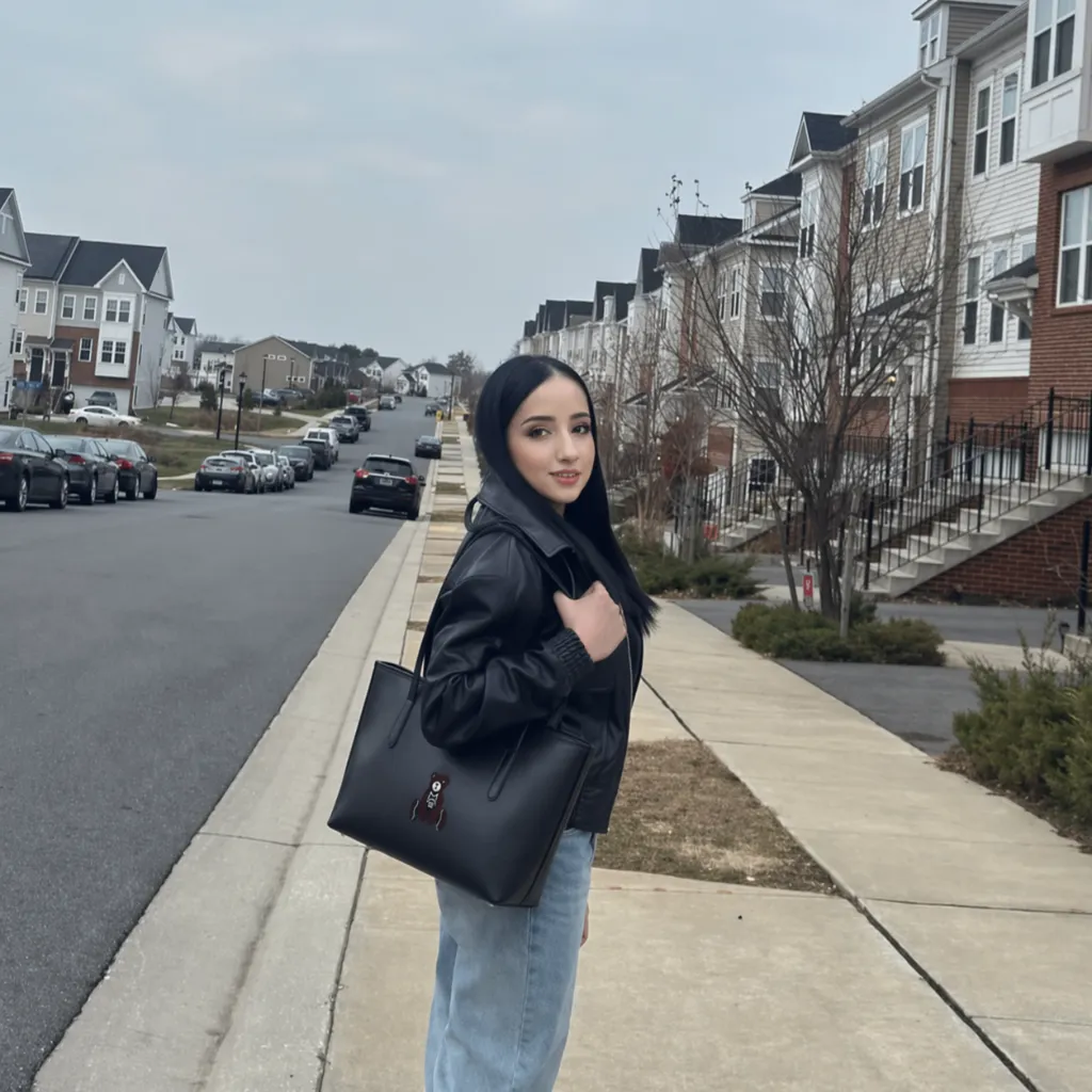 E2 The bear ,Reena ali , Reena, Reena ali bags, Reena ali pakistan, Reenaali,Reenaalibags,reenabag,reenabags,reenatotebag,reenaalitorebags,reenali,reenaali.com ,reena bags (1).webp