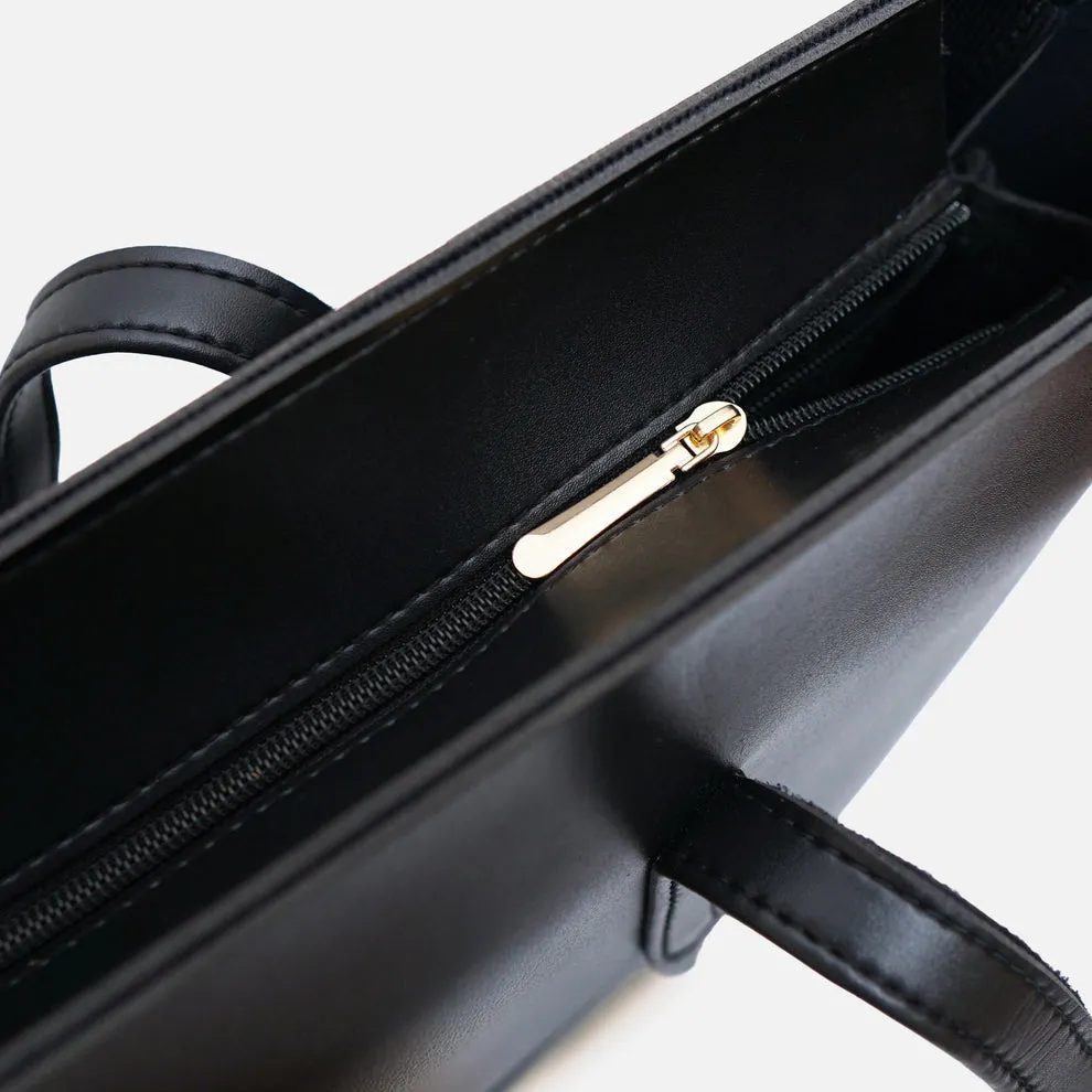 E2 The bear ,Reena ali , Reena, Reena ali bags, Reena ali pakistan, Reenaali,Reenaalibags,reenabag,reenabags,reenatotebag,reenaalitorebags,reenali,reenaali.com ,reena bags,reenaali.com (1.webp