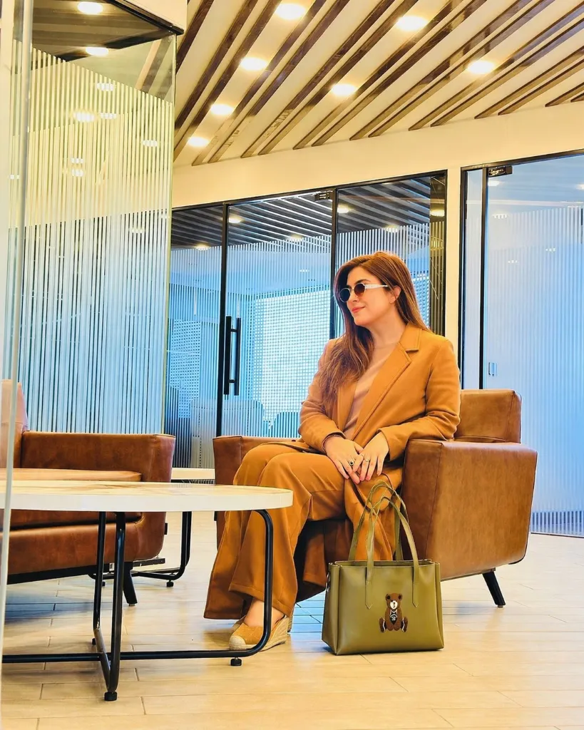 E2 The bear ,Reena ali , Reena, Reena ali bags, Reena ali pakistan, Reenaali,Reenaalibags,reenabag,reenabags,reenatotebag,reenaalitorebags,reenali,reenaali.com ,reena bags (13).webp