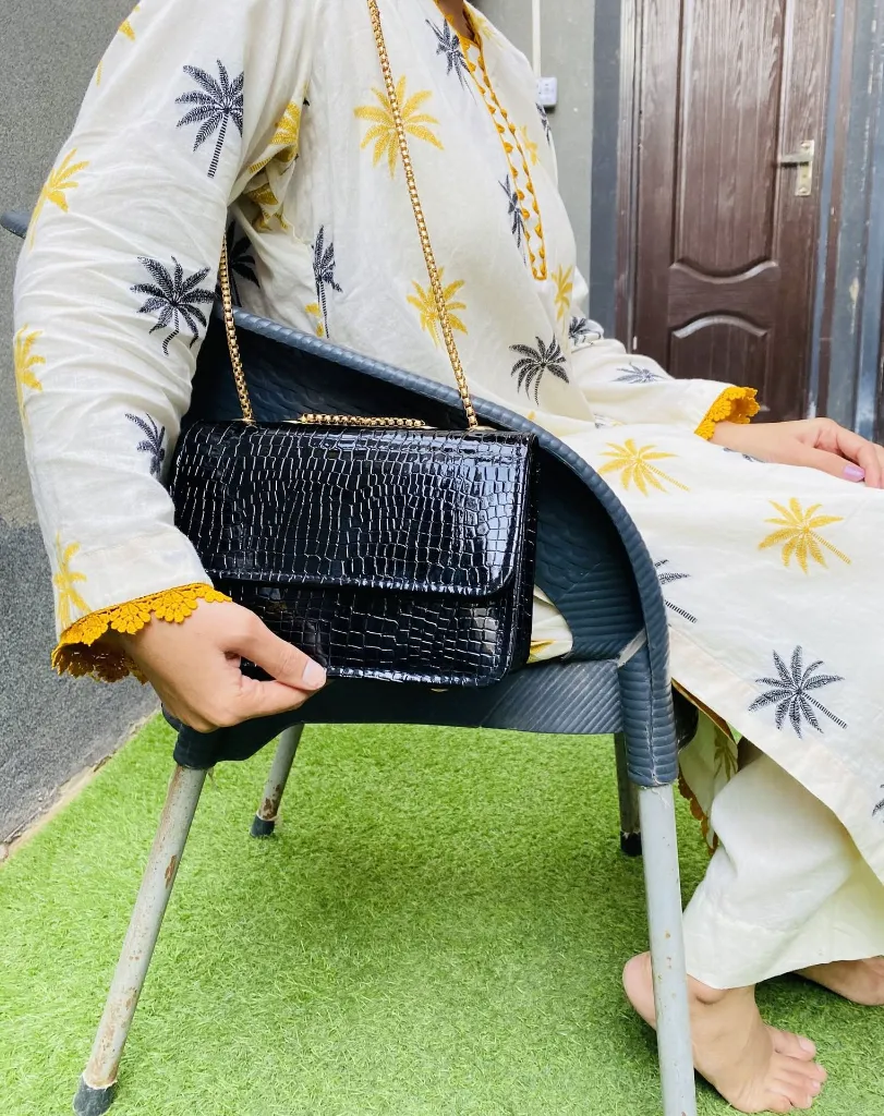 x124 AVROX ,  Reenaali, Reena, Reena Ali, iamreenaali, Reena bags, Reenaali bags, Reenahandbags,Reenaalibag,Reenatotebags,Reenaalitorebags,Reenanewbags,handbags,totebags,onlinehandbags, (1).webp